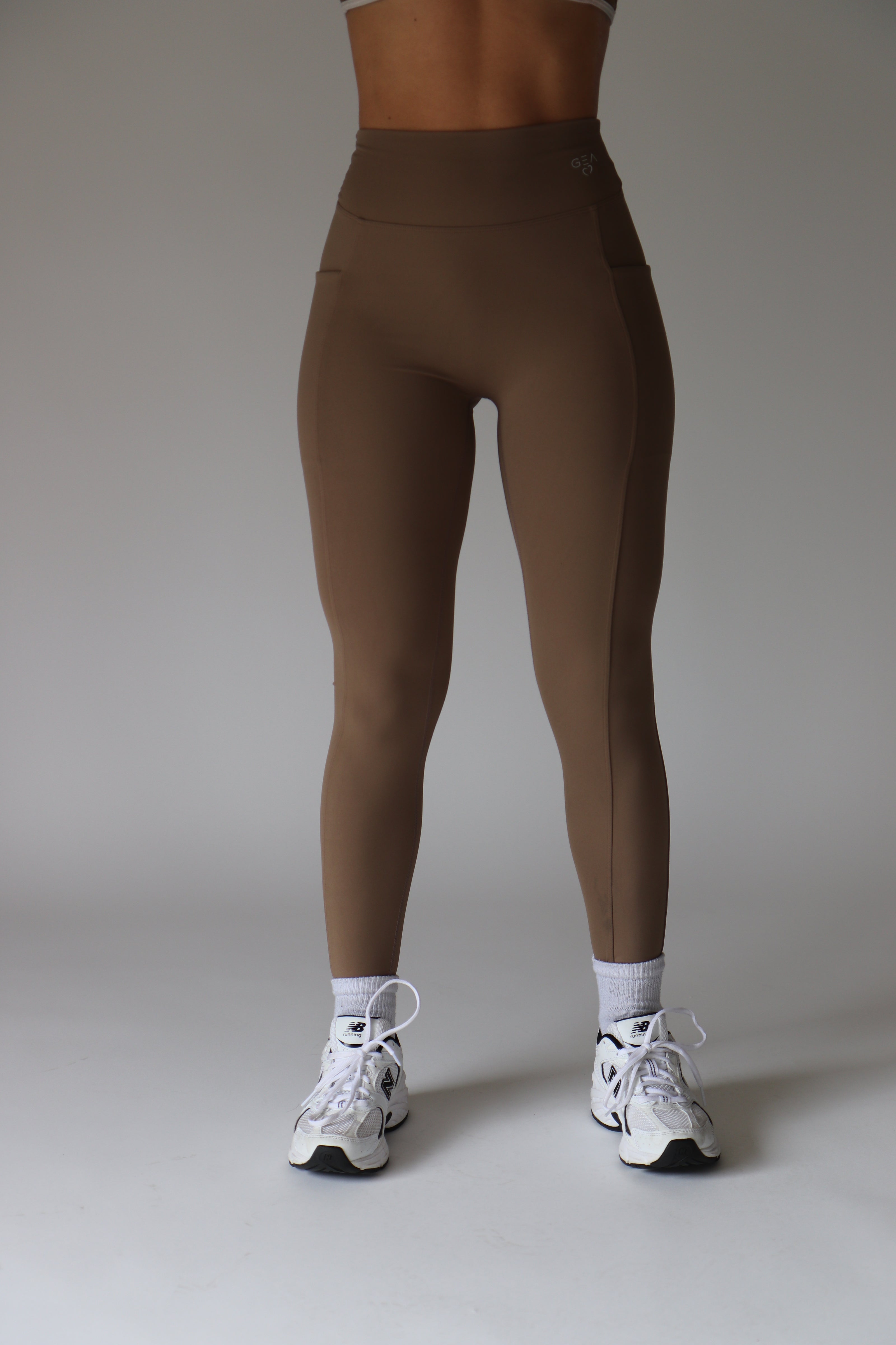 Chestnut V Scrunch Legging