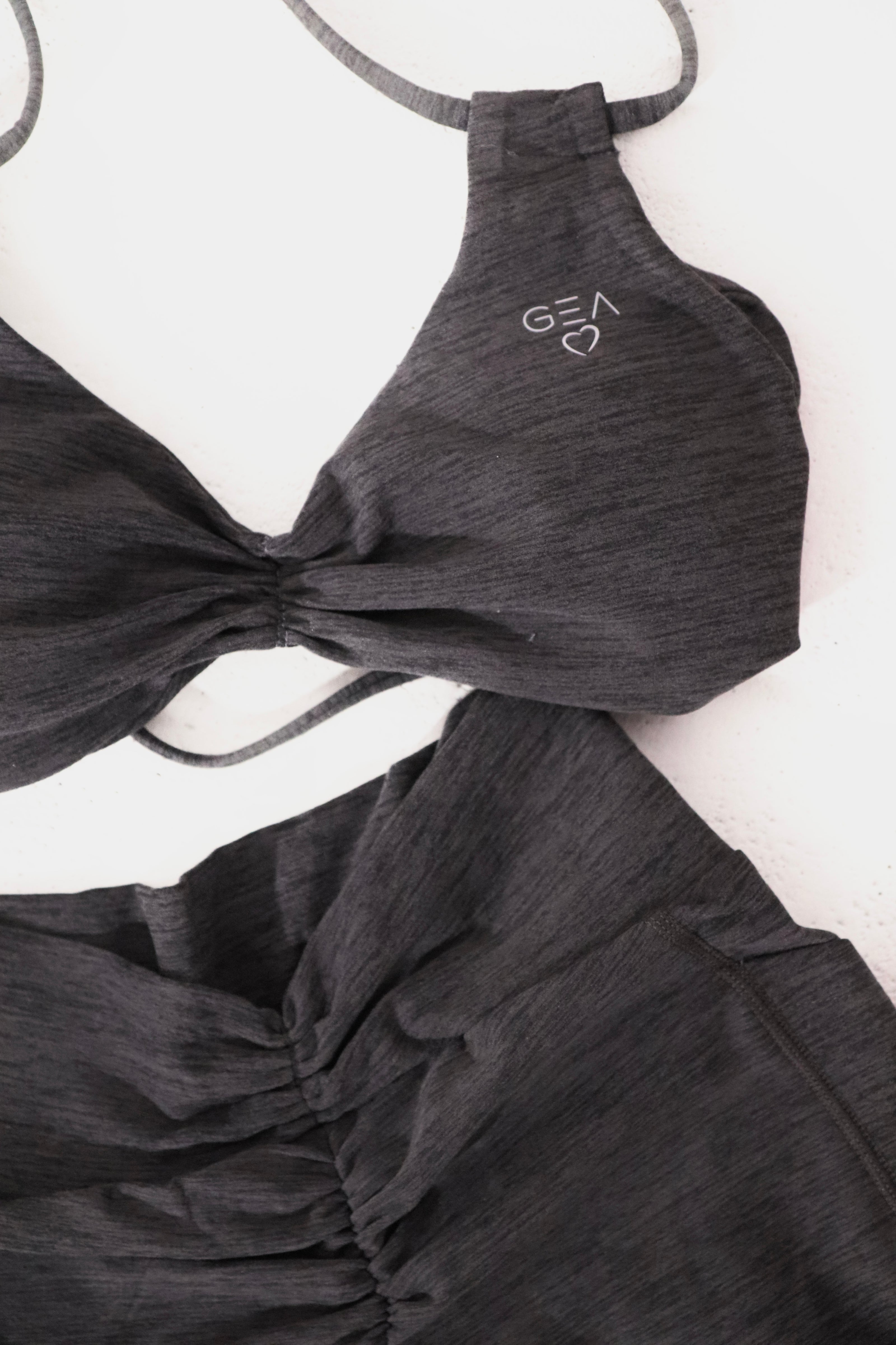 FORM BLACK TWIST BRA